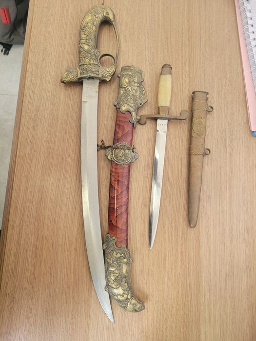 Stilet militar și sabie panoplie