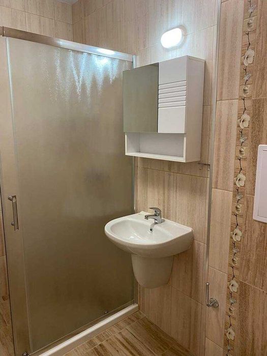 Двустаен апартамент под наем в кв. Хладилника