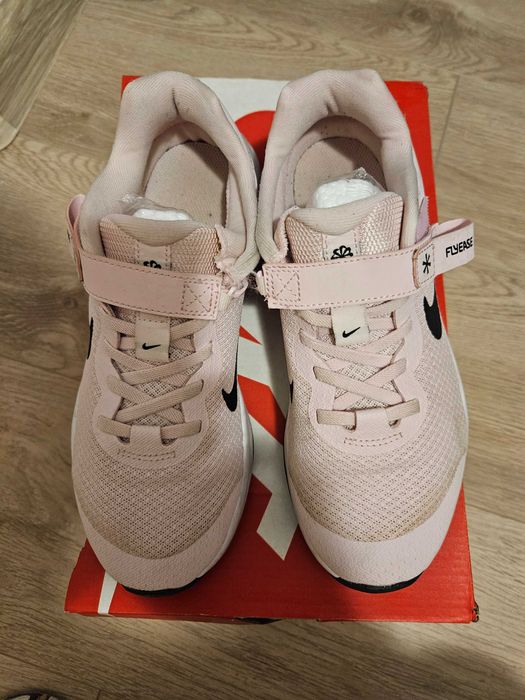 Маратонки Nike 37,5 розови