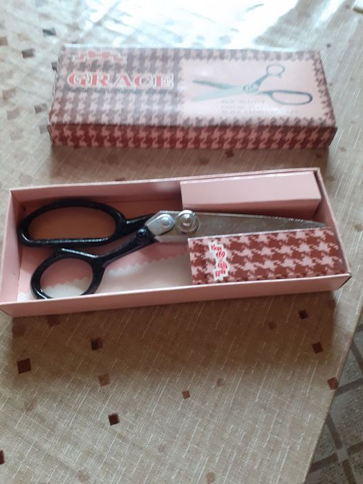 Чисто нова неизползвана шивашка ножица. Режещата на  зигзак.