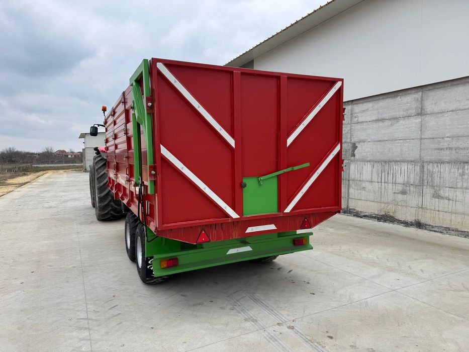 Продавам ремаркета за трактор