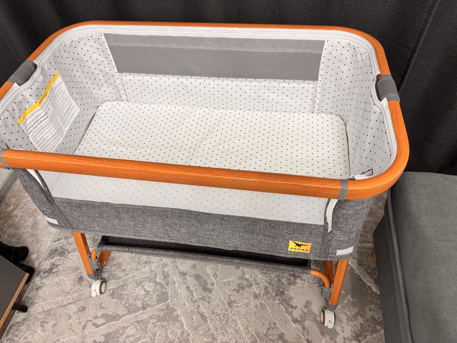 Продам приставную кроватку-манеж