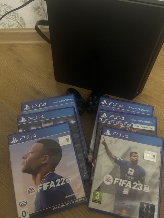 PS4 в хорошем состоянии