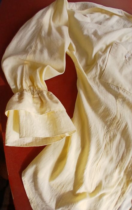 Блузка из тончайшего хлопка.размер 38-40,рост 165-168 см.