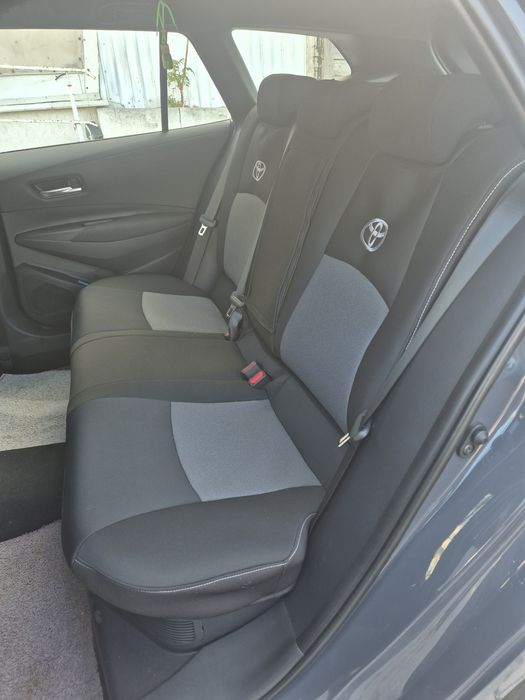Huse auto Toyota Corolla sedan si Cross, Yaris Cross