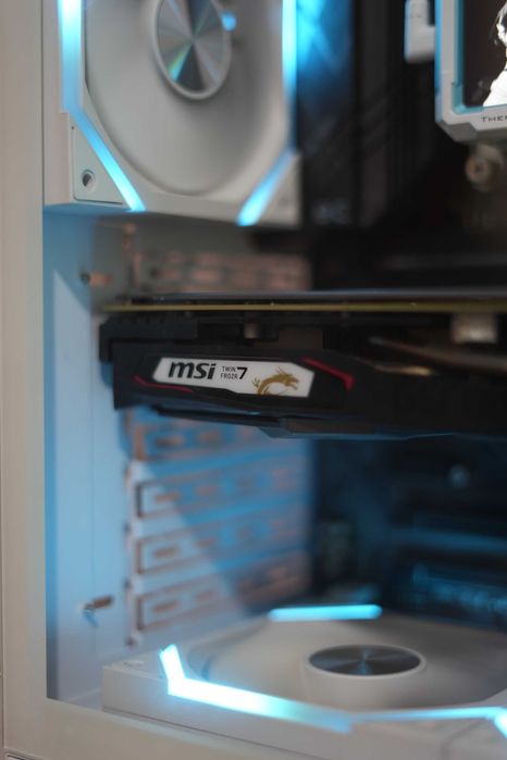 Montaj uchun kuchli kompyuter sotiladi srochno