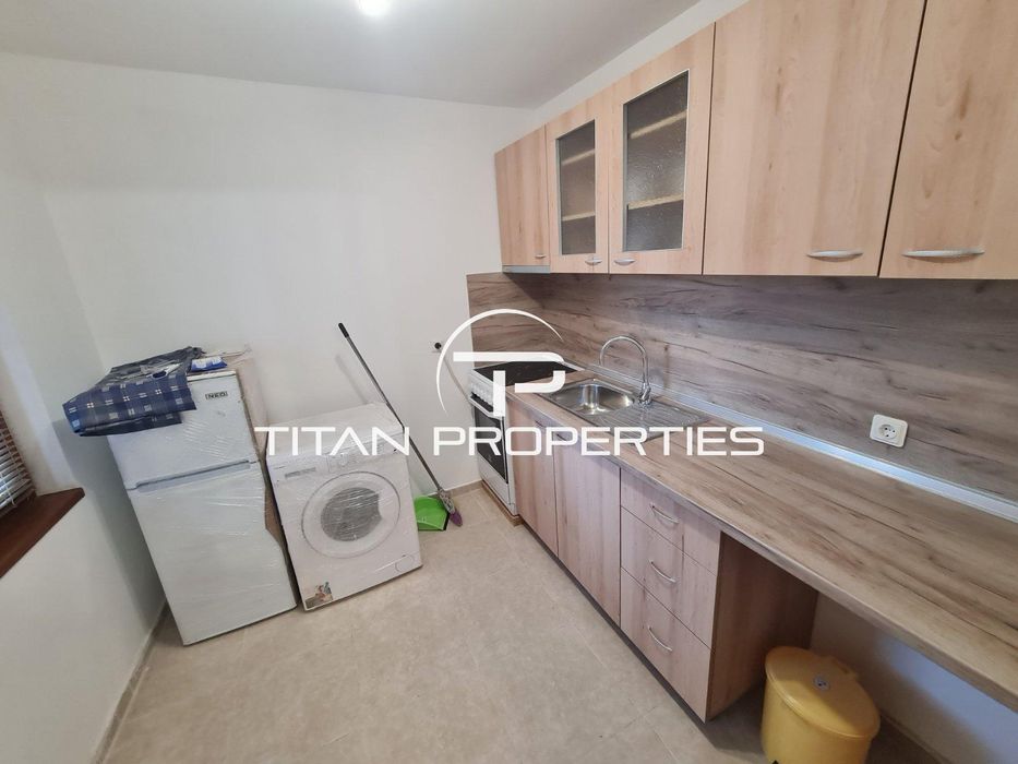 Дава се под наем Тристаен апартамент в Бургас, Център - 60 кв.м за 348.84 € - Снимка #2