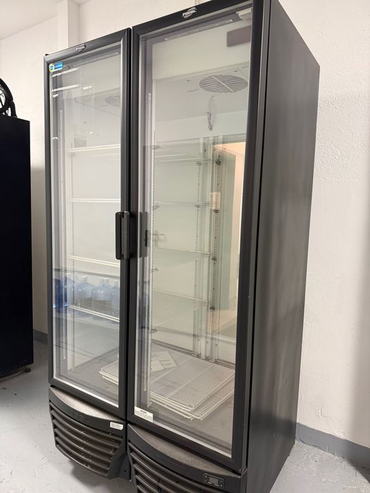Frigider/ Vitrina cu 2 usi