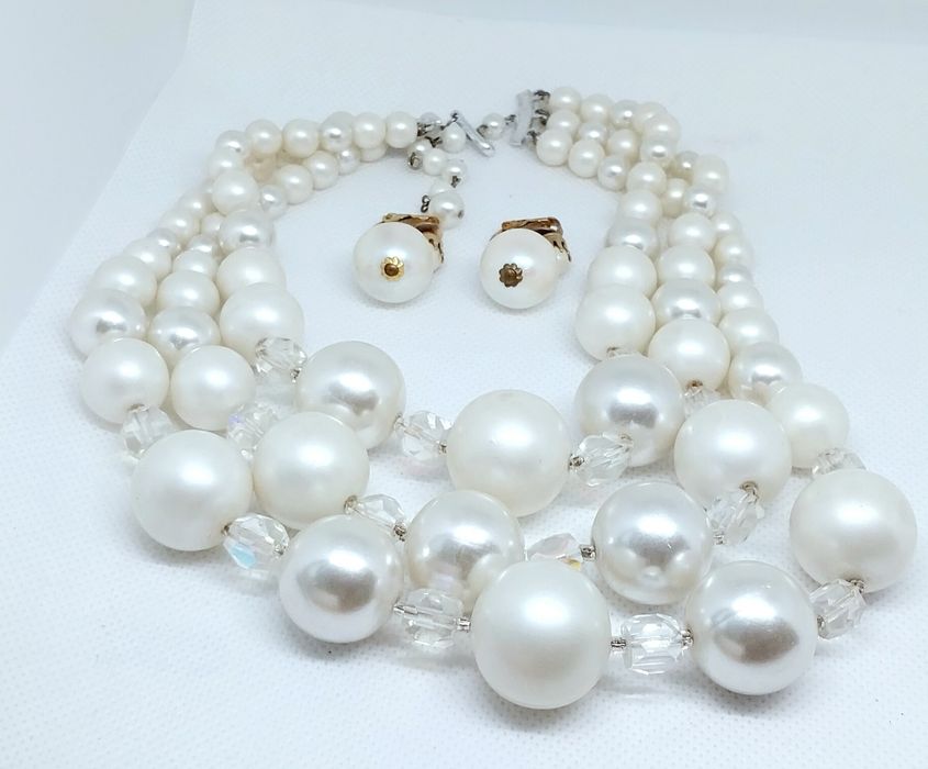 Гарнитур винтажное ожерелье и клипсы маркированное из Америки.