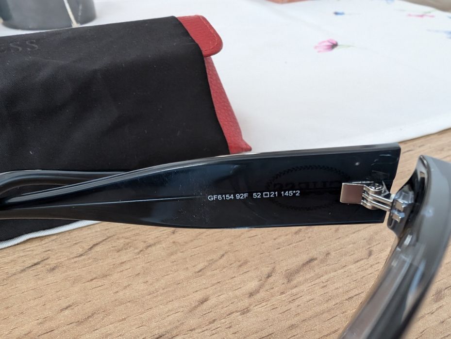 Продавам дамски очила Guess