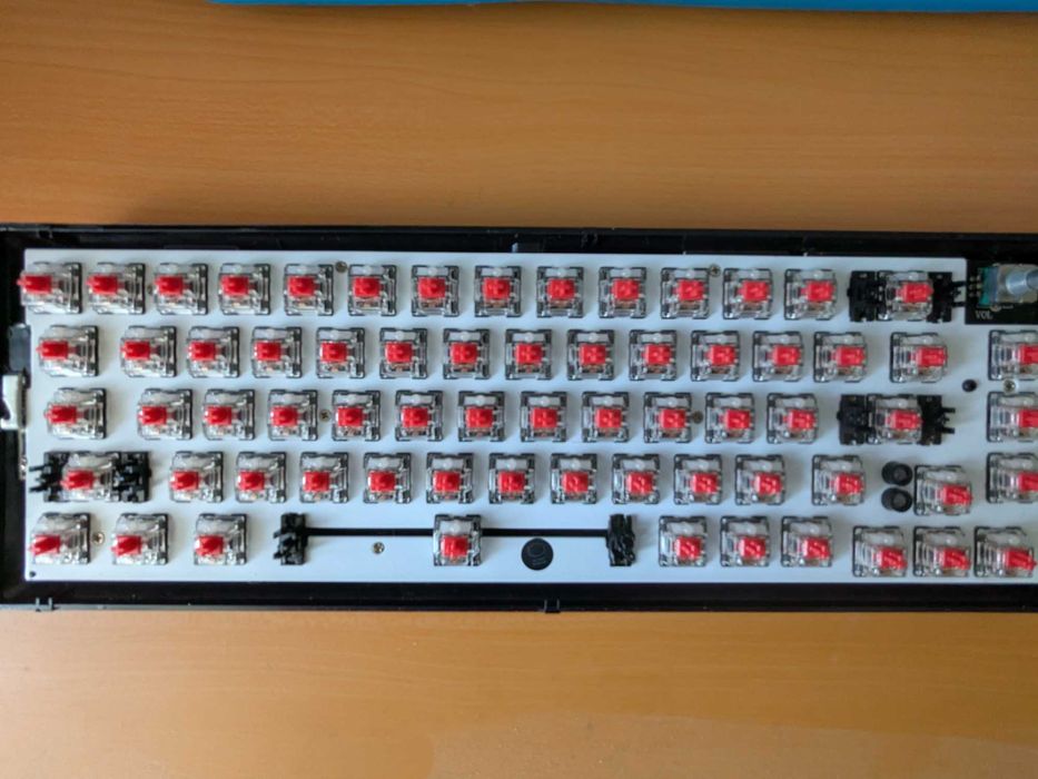 Механична клавиатура Cooler Master CK721 (65% USB, Bluetooth, 2.4GHz)