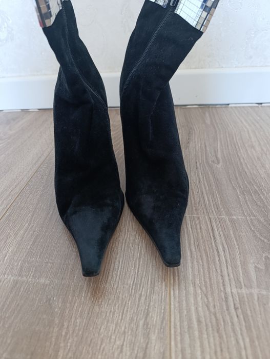 Замшевые ботинки на каблуках 38 разм