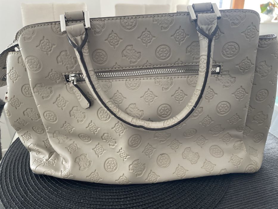 Дамска чанта Guess