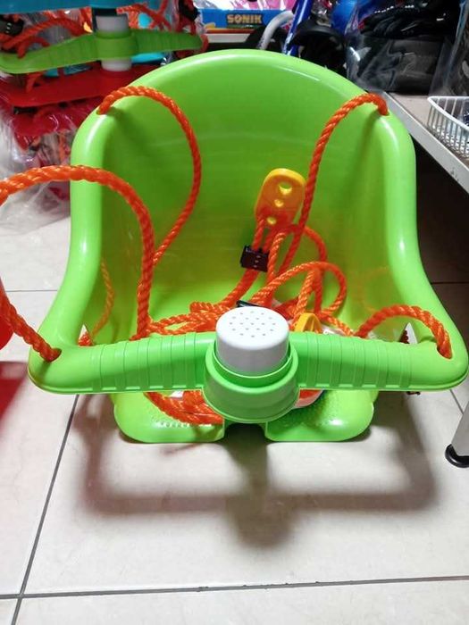 Детска пластмасова люлка с въжета