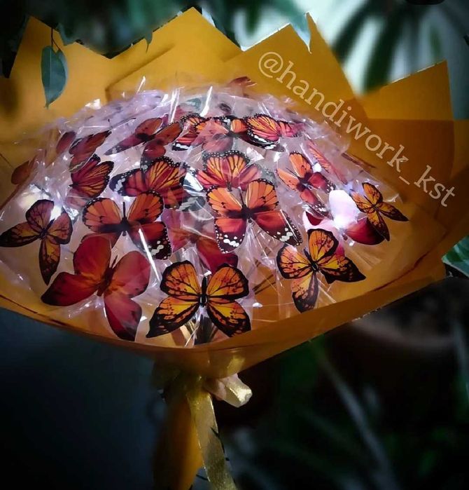 Светящийся букет из бабочек