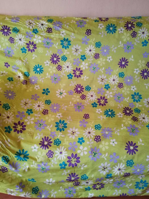 Fata de plapumă, verde cu flori, dimensiuni: 150/220 cm Folosita o dat