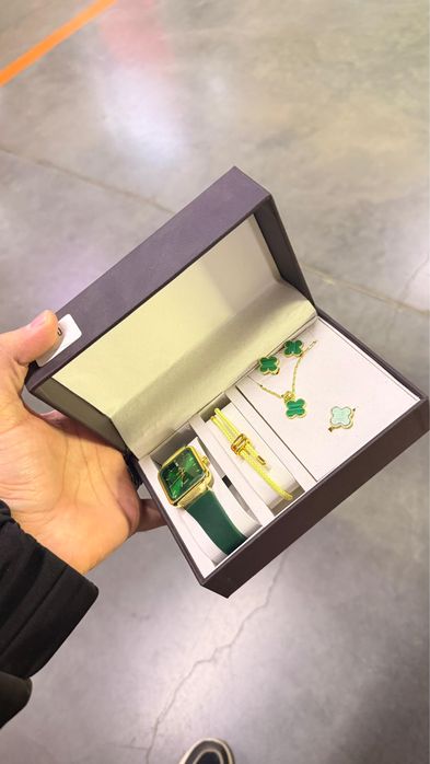 женский браслет и часы