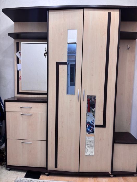 Продам шкаф в прихожую самовывоз