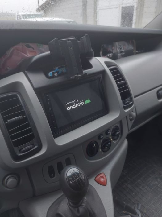 Vând  Opel Vivaro 6 locuri si benă  versiunea lungă