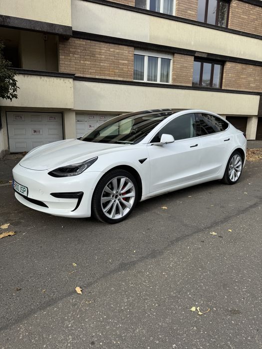 TESLA model 3  LONG RANGE DUAL MOTOR