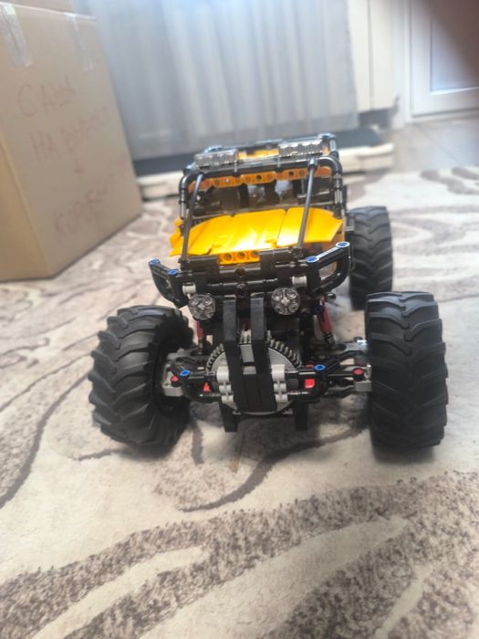 Lego техник машина с двигателем