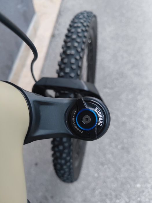 Карбонов Електрически Велосипед 27.5 Cube Bosch CX Smart System 750Wh