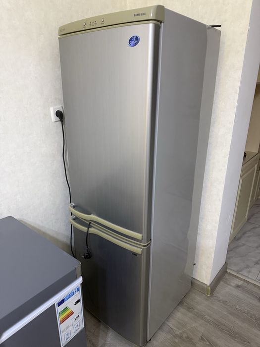 Холодильник Samsung