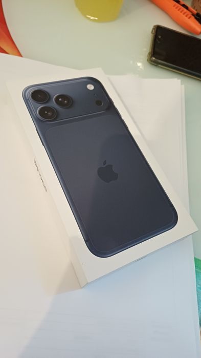 Vând iPhone 17 Pro Max 512GB Deep Blue 5G -sigilat
