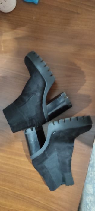 Yangi sapog razmeri 37.yarm narhiga bervoraman