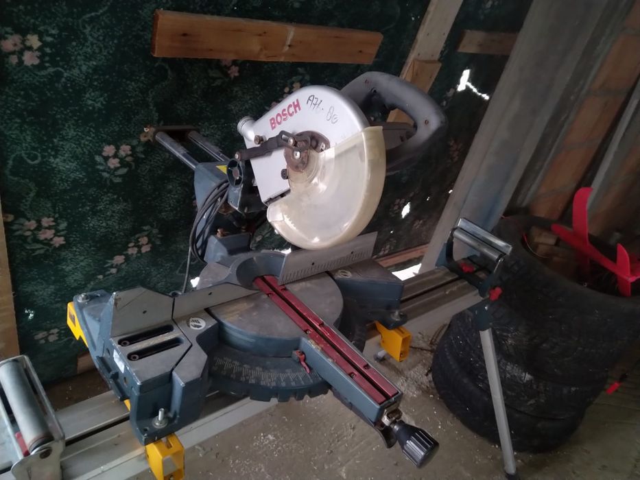 Fierastrau Bosch profesional cu masa GCM 10S