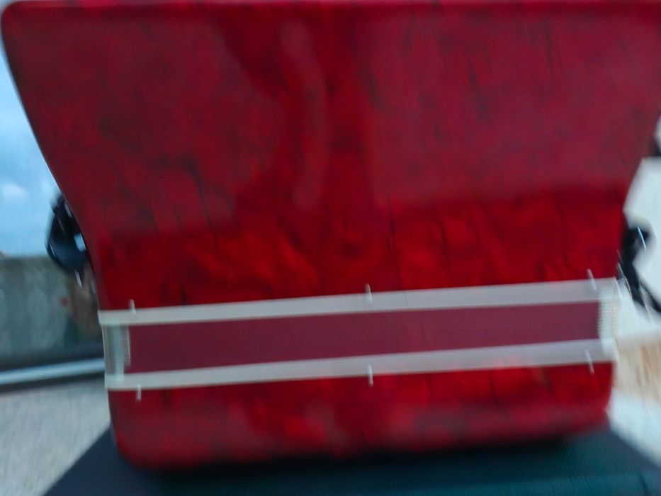 Acordeon  Italian Ariston 80 bași  roșu sidefat