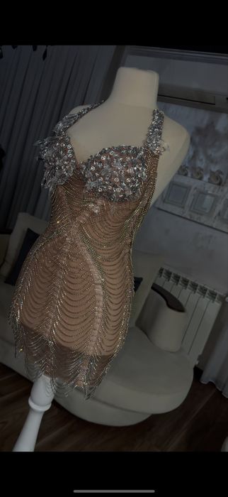 Луксозна дизайнерска рокля с кристали