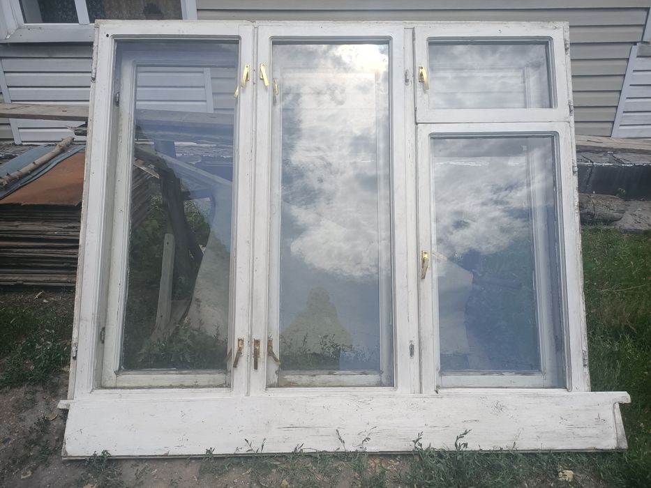 Окно деревянное с подоконником