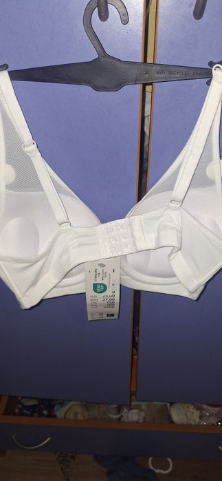 Продавам нов бял сутиен