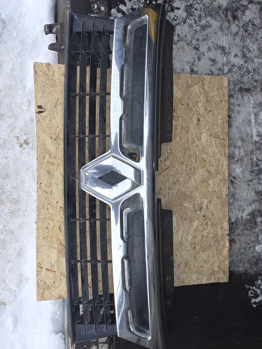 Решетка Радиатора/Бампера /Рено Дастер/Renault Duster