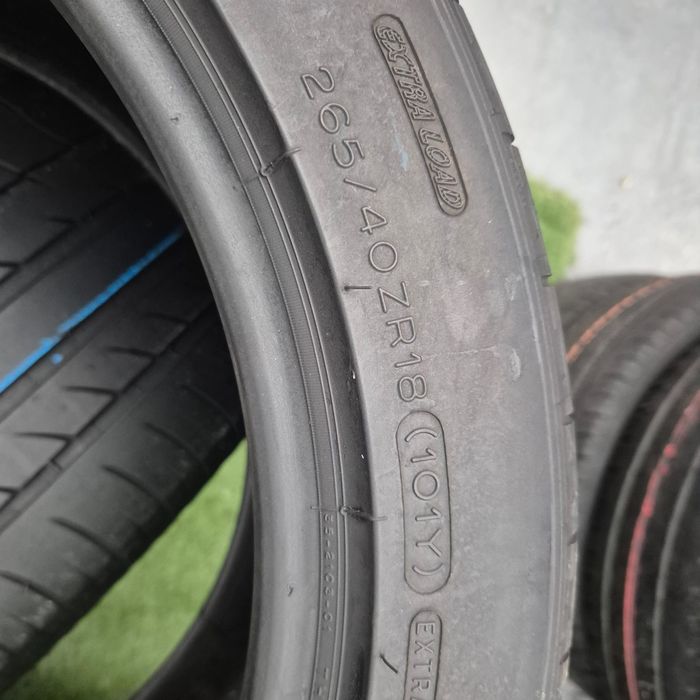 265 40 18 Michelin