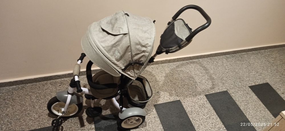 Триколка със сенник