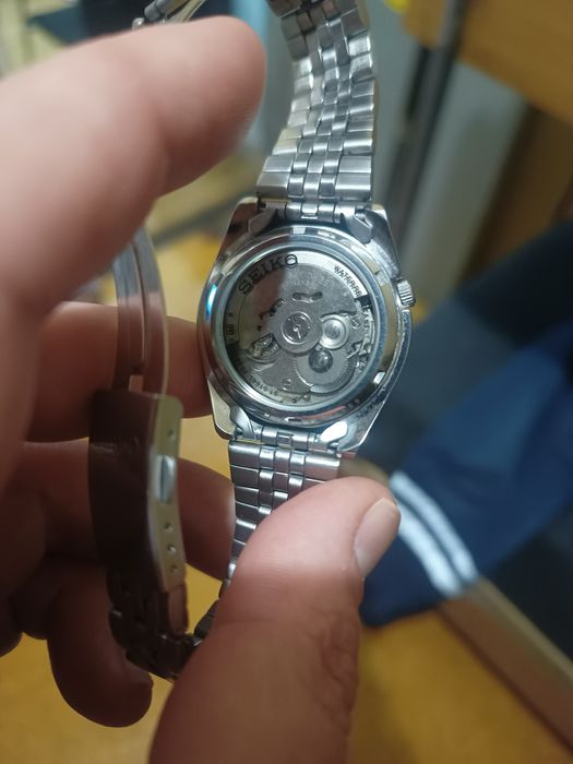 Продавам мъжки часовник SEIKO 5