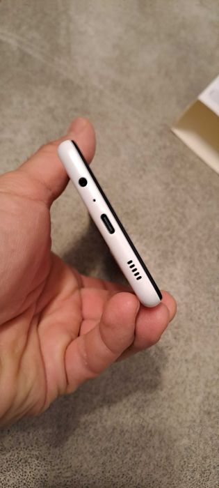 Продавам Samsung Galaxy A12