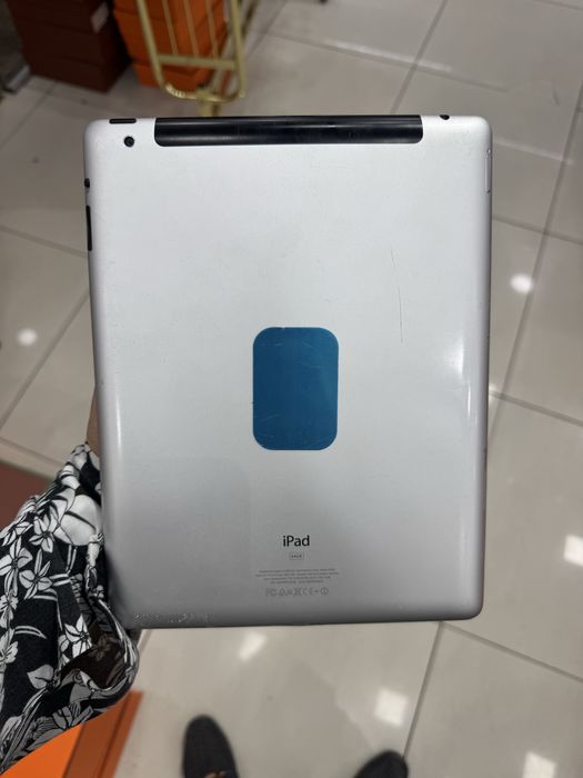 Ipad 2 64 g sotiladi