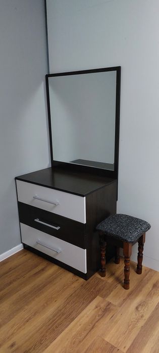 Продам комод с зеркалом