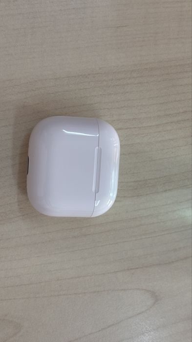 Airpods 4 2024 folosite de cateva ori