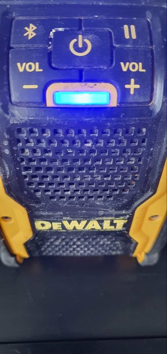 Vând boxă bluetooth DeWalt