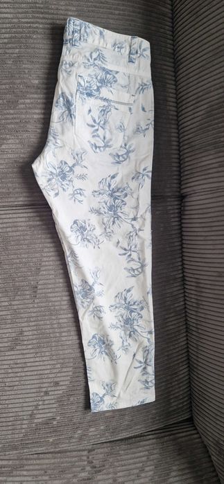 Donez blugi marimea 28 in stare excelenta