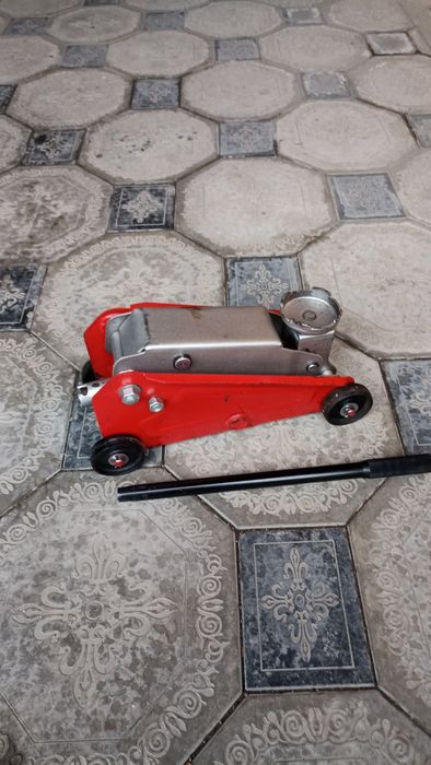 Акция домкрат 2.5 тон