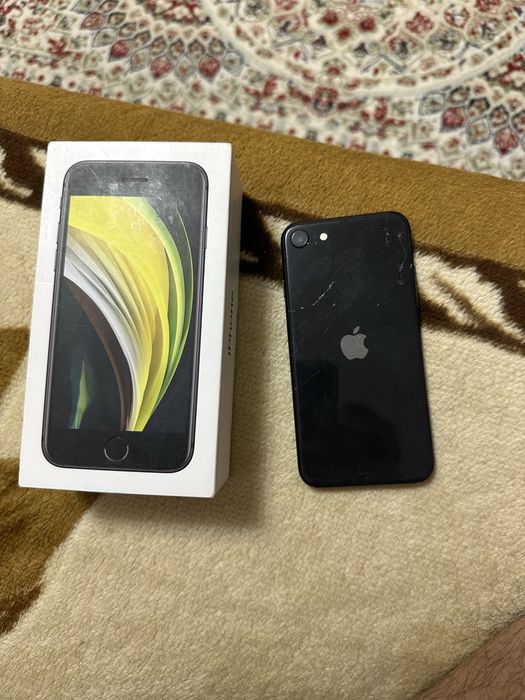 Продам айфон се2020