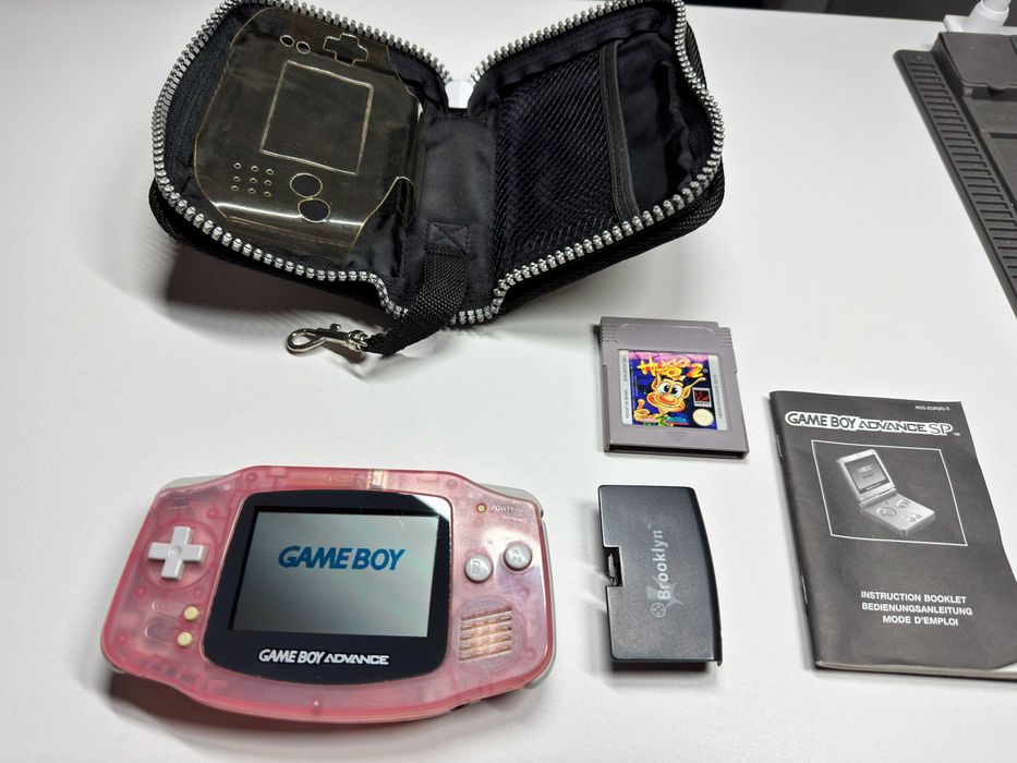 Game Boy Advance оригинална ретро конзола (Прозрачно розов) + Игра, Калъф и Аксесоари