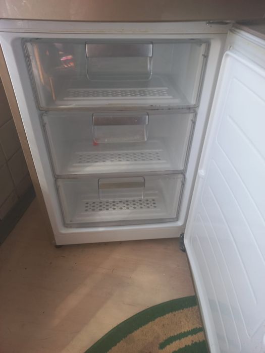 Продам холодильник LG