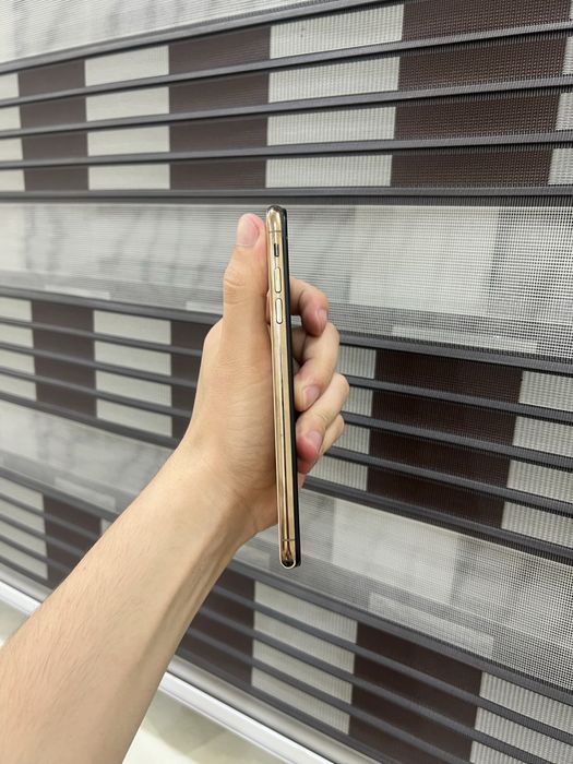 iPhone Xs Max gold