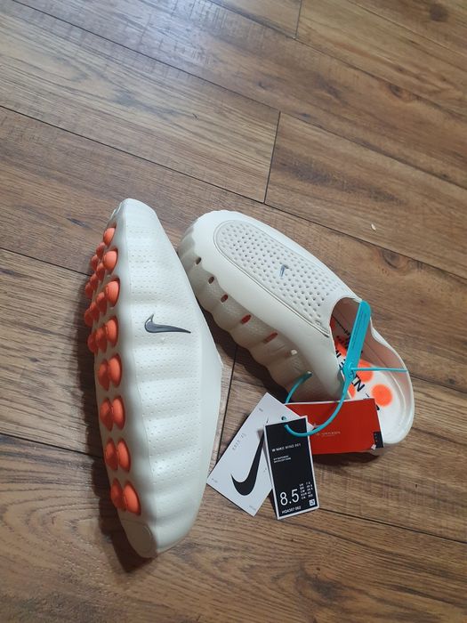 Vând șlapi nike mind